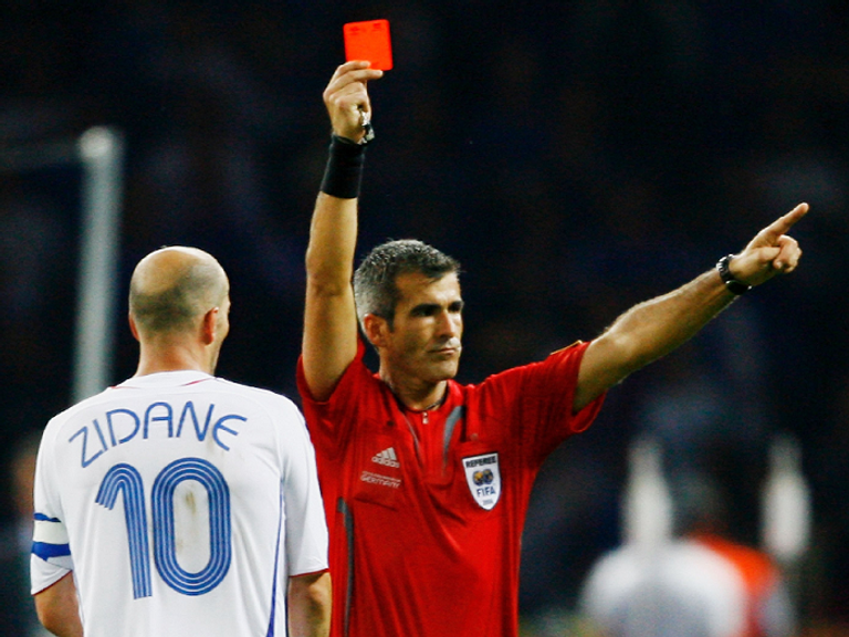 طرد زين الدين زيدان طرد ليونيل ميسي - صورة أرشيفية