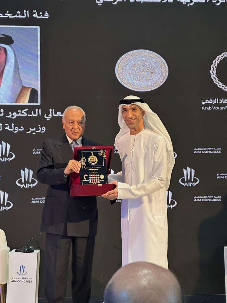 جانب من تكريم اﻟﺪﻛﺘﻮر ﺛﺎﻧﻲ ﺑﻦ أﺣﻤﺪ اﻟﺰﻳﻮدي جانب من التكريم