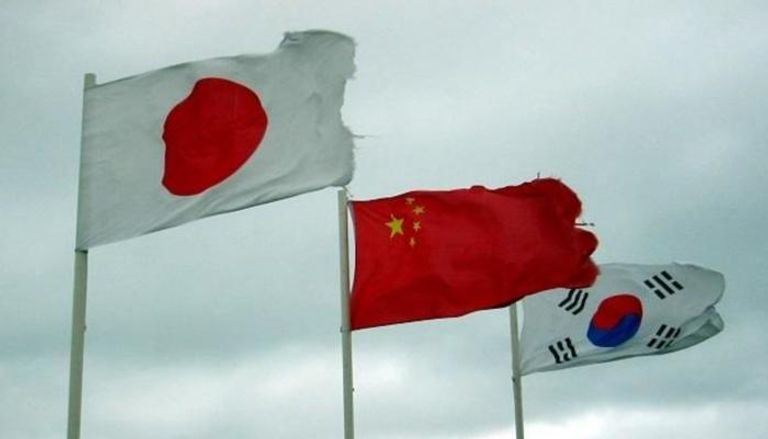 أعلام كوريا الجنوبية والصين واليابان