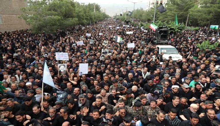 جانب من مراسم تشييع جثمان الرئيس الإيراني