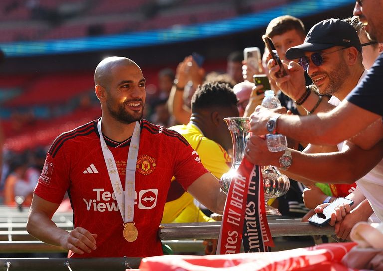 سفيان أمرابط نجم مانشستر يونايتد