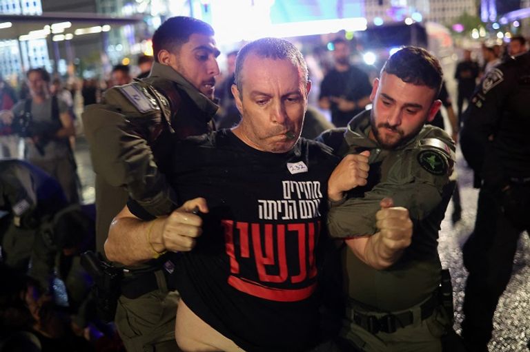 مظاهرة معارضة لنتنياهو في تل أبيب - رويترز