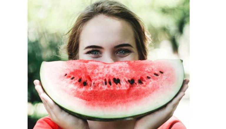 الفواكه الصيفية الغنية بالماء الفواكه الصيفية