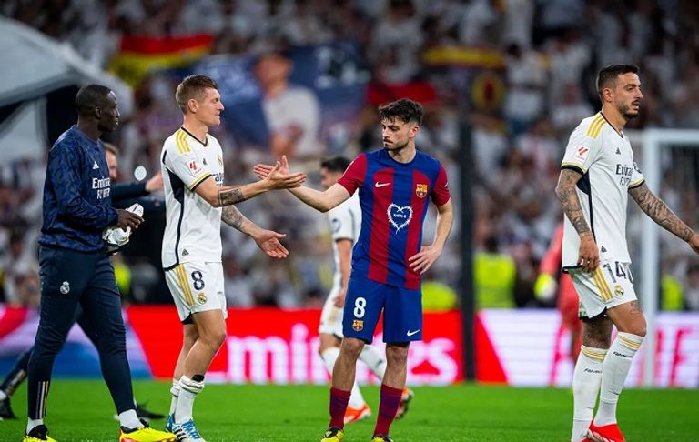 برشلونة وريال مدريد ريال مدريد بطل الدوري الإسباني