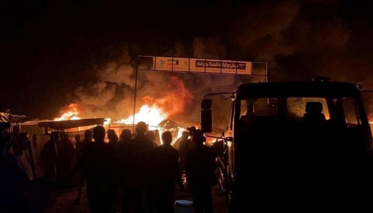 حريق إثر غارة إسرائيلية على غزة - رويترز
