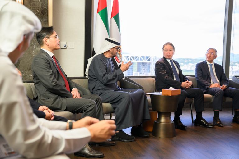 الشيخ محمد بن زايد آل نهيان مع وفدي الشركات الكبرى وريادة الأعمال