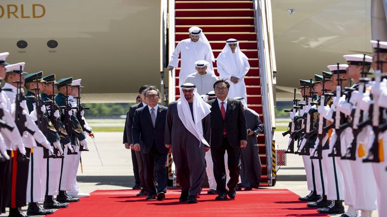 الشيخ محمد بن زايد آل نهيان يصل إلى كوريا الجنوبية