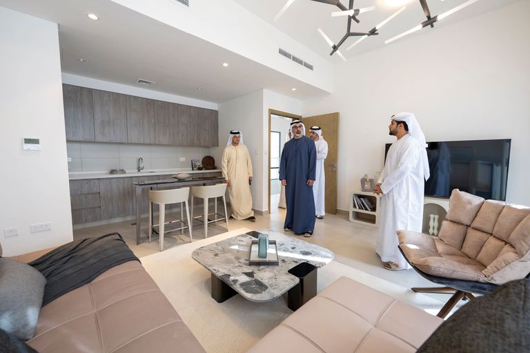 الشيخ خالد بن محمد بن زايد آل نهيان خلال تدشين المرحلة الأولى للمشروع