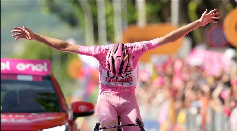 تادي بوغاتشار دراج فريق الإمارات تادي بوغاتشار دراج فريق الإمارات