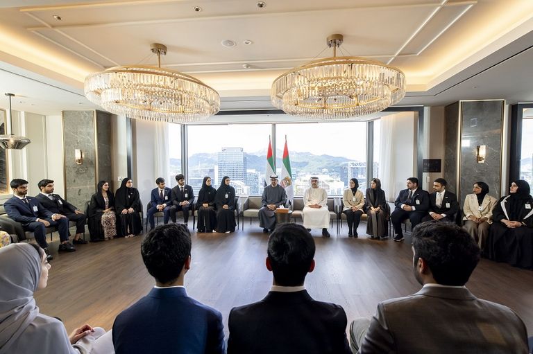الشيخ محمد بن زايد آل نهيان مع طلبة الإمارات في كوريا الجنوبية