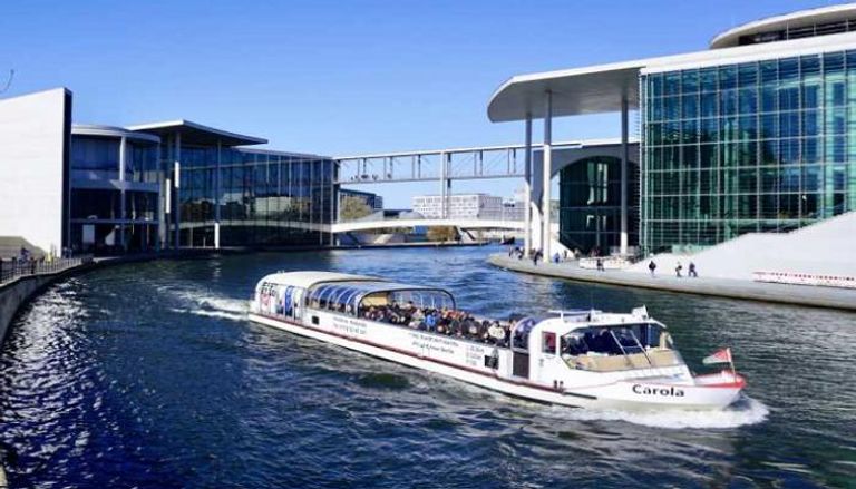 أوبر ستطلق خدمات للرحلات البحرية في باريس 
