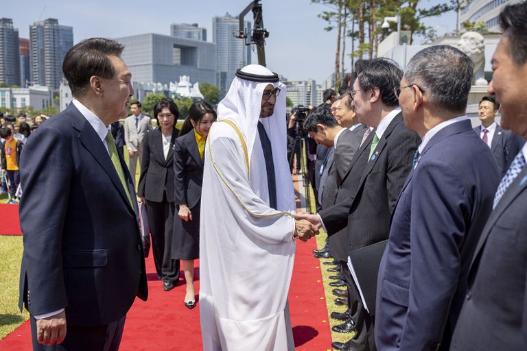 الشيخ محمد بن زايد آل نهيان ورئيس كوريا الجنوبية
