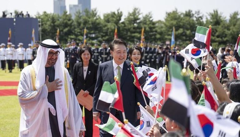 الشيخ محمد بن زايد مع رئيس كوريا الجنوبية