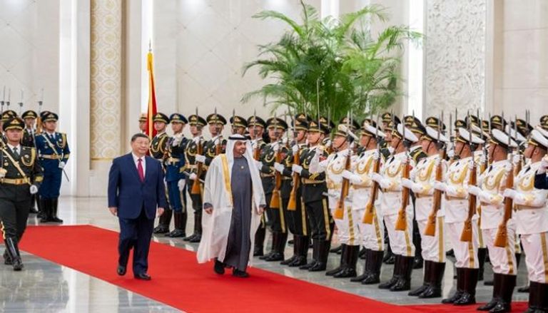 الشيخ محمد بن زايد آل نهيان رئيس دولة الإمارات لدى وصوله الصين