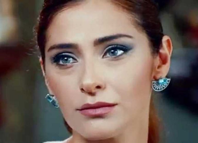  الفنانة التركية غولشاه تشوم أوغلو