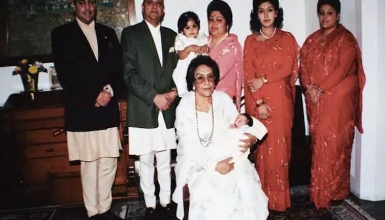 صورة للعائلة المالكة في نيبال