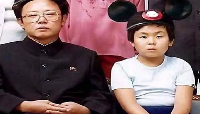 كيم جونغ أون، زعيم كوريا الشمالية مع والده الراحل