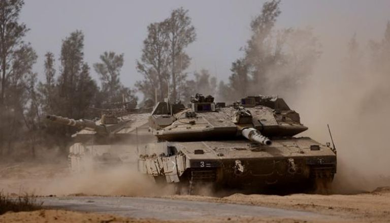 دبابات إسرائيلية في قطاع غزة - رويترز