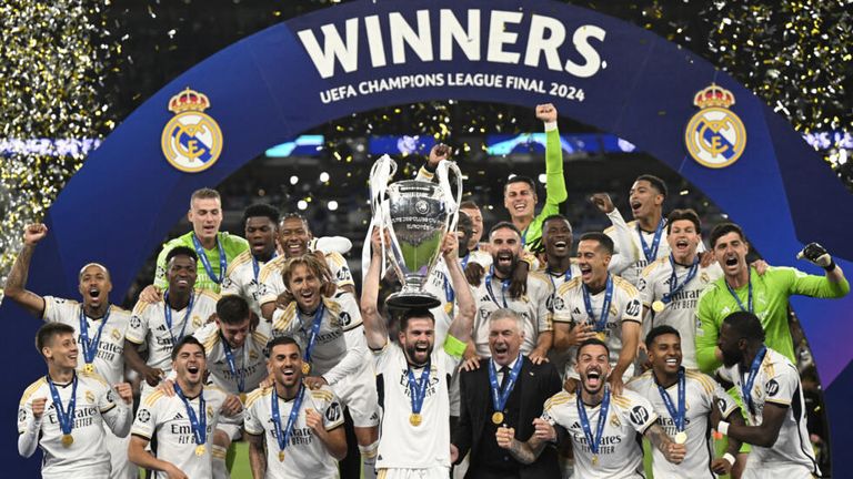 مراسم تتويج ريال مدريد في ملعب ويمبلي ريال مدريد بطل دوري أبطال أوروبا 2024