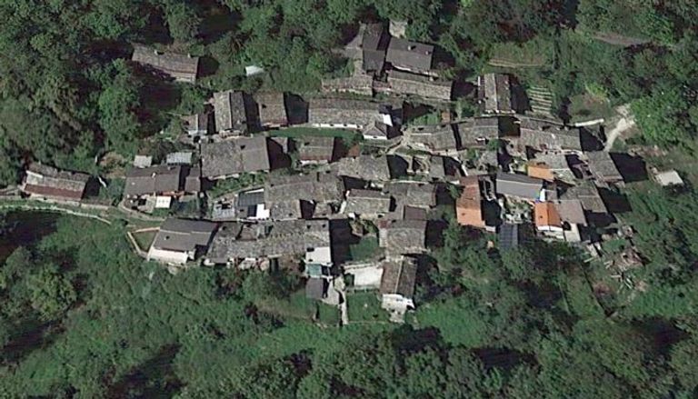 قرية إنغريا الإيطالية