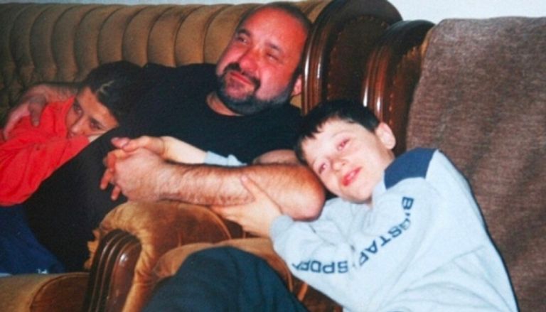 البولندي روبرت ليفاندوفسكي مع والده البولندي روبرت ليفاندوفسكي مع والده