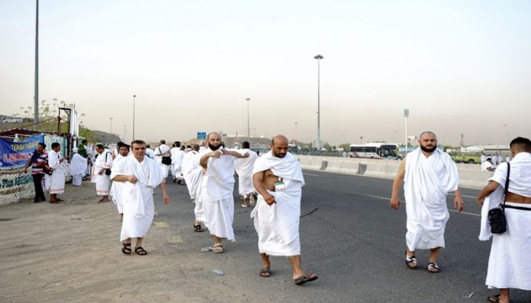ماذا يفعل الحاج عند الميقات؟