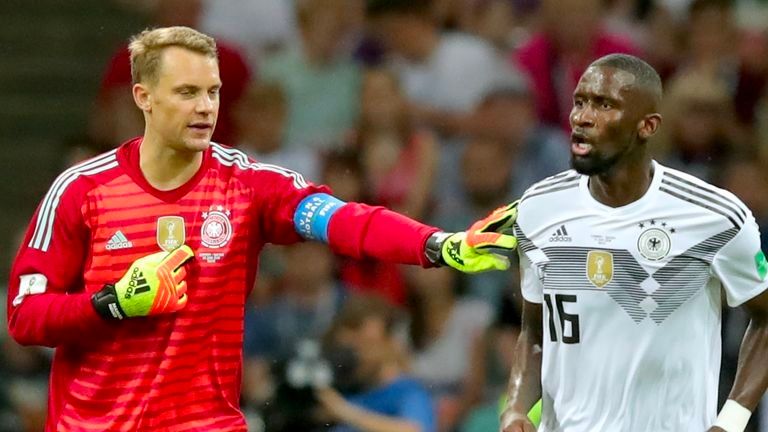 مانويل نوير وأنطونيو روديغير مباراة ألمانيا ضد أوكرانيا