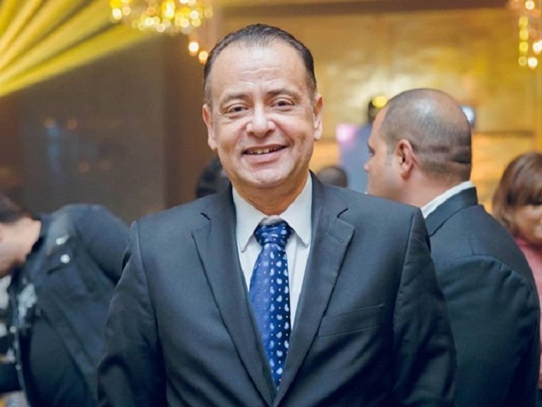 قاض داخل محكمة