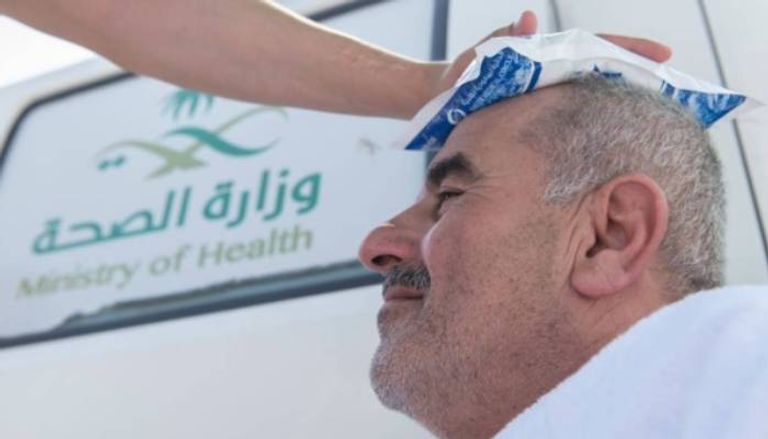 خطوات حماية نفسك من العدوى في الحج أدوية ومستلزمات طبية في حقيبة الحاج