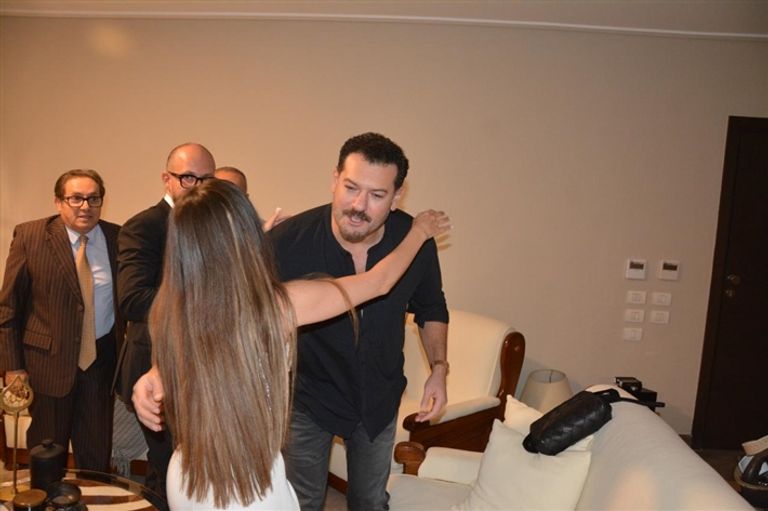 جميلة عوض ترقص مع والدها