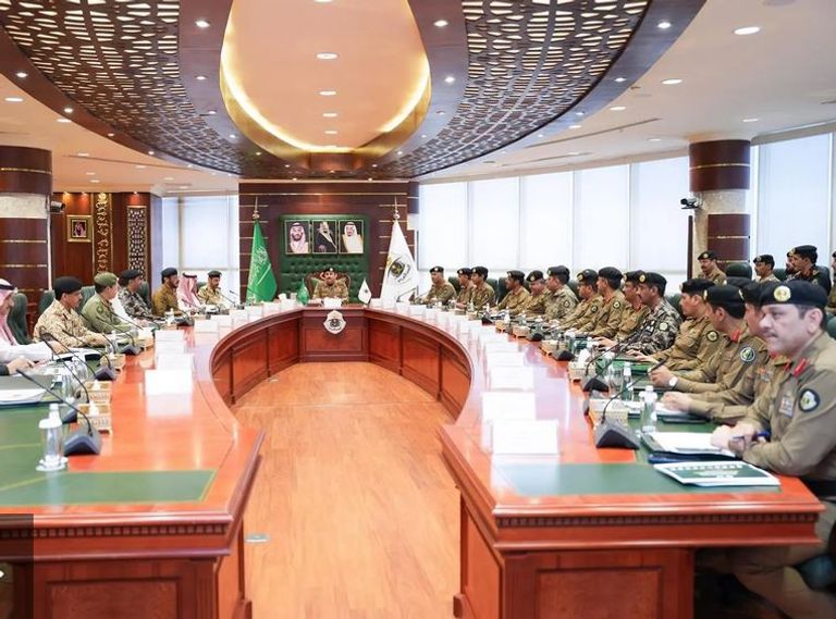 السعودية تستقبل ضيوف الرحمن بالحلوى والورود