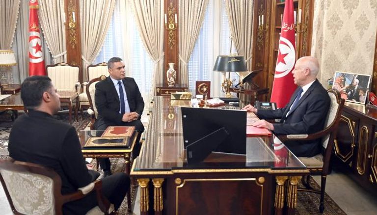جانب من لقاء قيس سعيد ووزير الداخلية التونسي