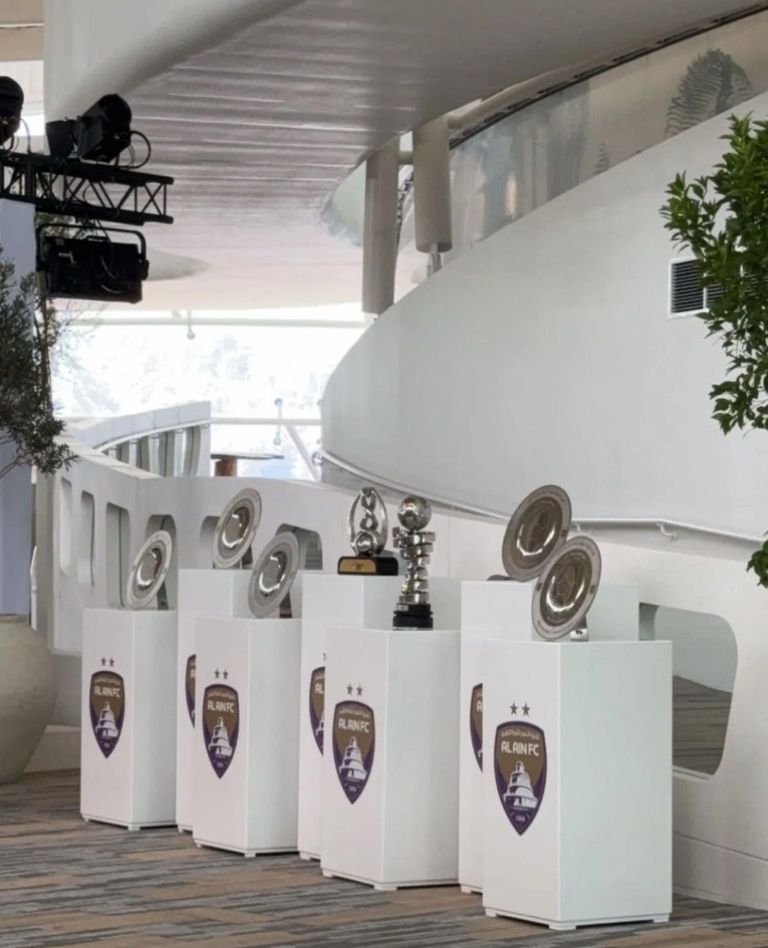 الشيخ محمد بن زايد آل نهيان يستقبل فريق العين