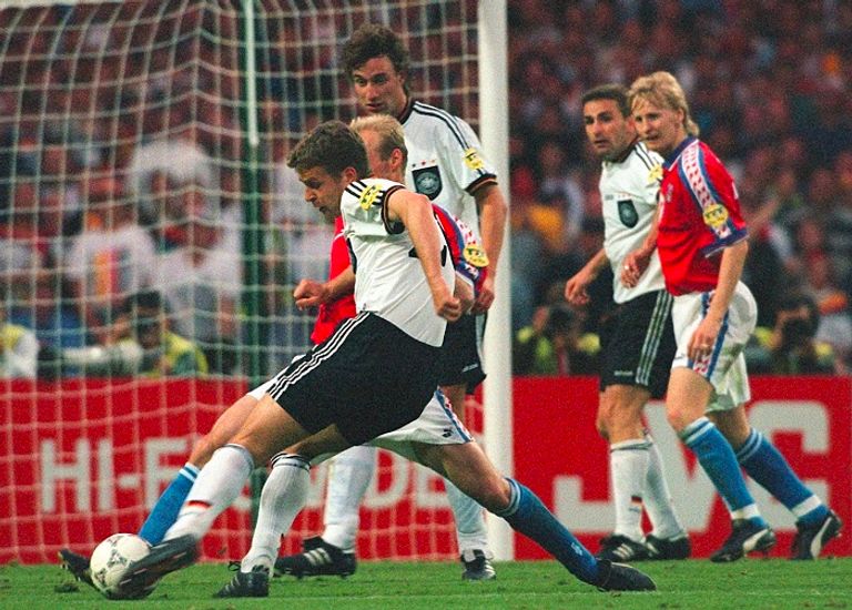 هدف أوليفر بيرهوف فرنسا وإيطاليا - نهائي يورو 2000