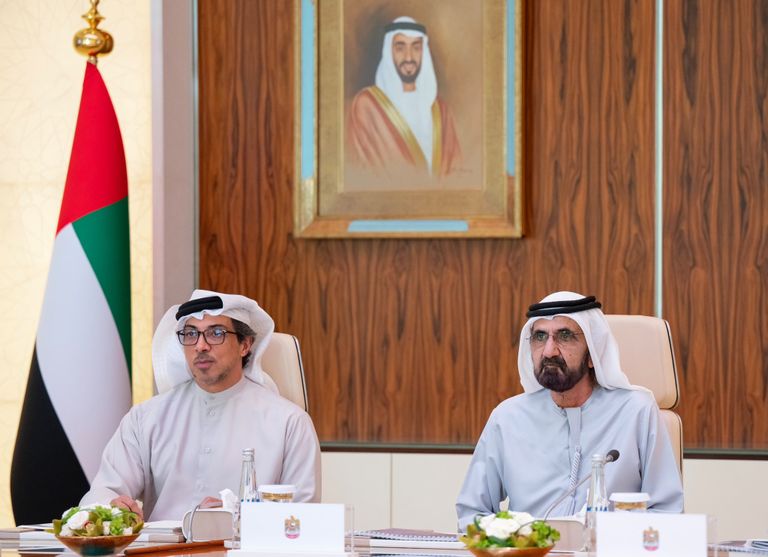 الشيخ محمد بن راشد آل مكتوم والشيخ منصور بن زايد آل نهيان