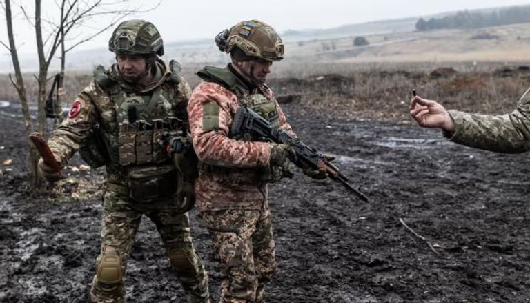 جنود أوكرانيون خلال تدريب عسكري