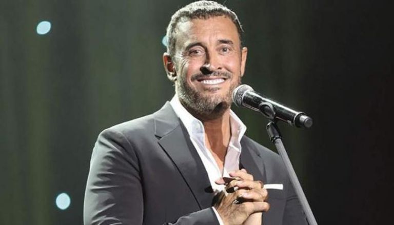 المغني المصري عمرو دياب