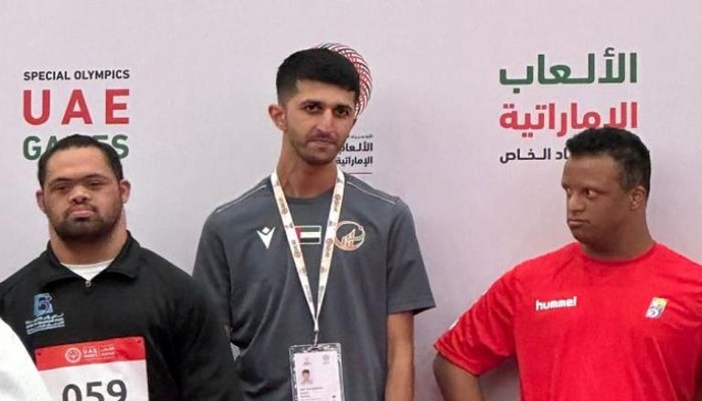 سيف أحمد عبدالله الحمادي بطل البولينغ