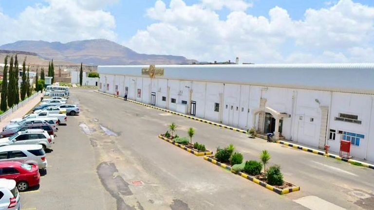 أحد مصانع الأدوية التي سيطر عليها الحوثي مؤخرا