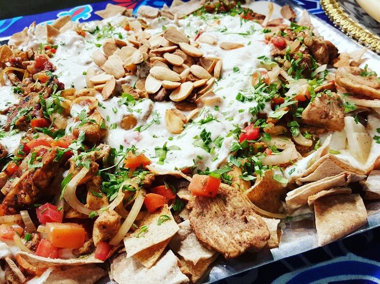 طريقة عمل الفتة المصرية بالشاورما الفتة المصرية بالخل والثوم