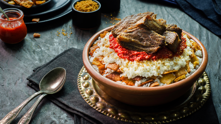 طريقة تقديم الفتة المصرية الفتة المصرية بالخل والثوم