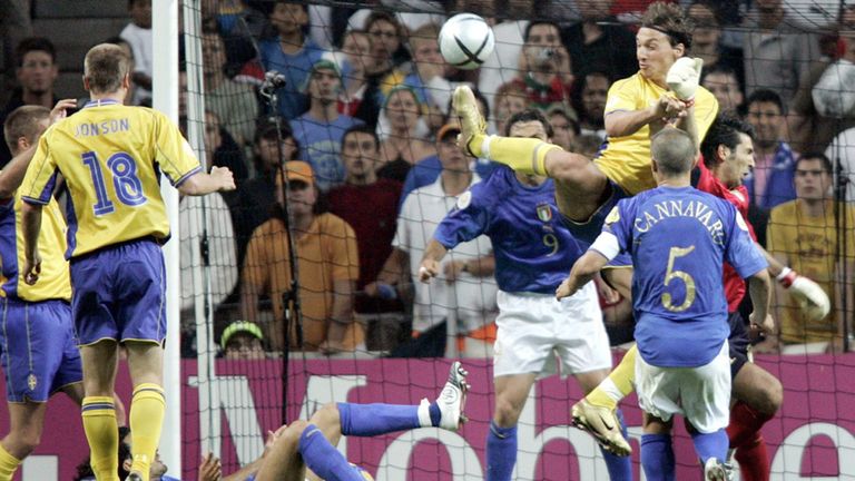 إيطاليا والسويد منتخب إيطاليا - يورو 2004