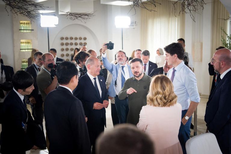 الرئيس الأمريكي ونظيره الأوكراني