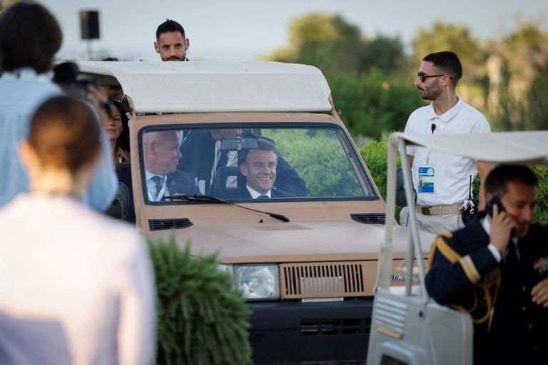 قادة السبع على هامش قمتهم في إيطاليا