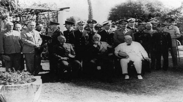 دي ويارت إلى يمين تشرشل أدريان كارتون دي ويارت