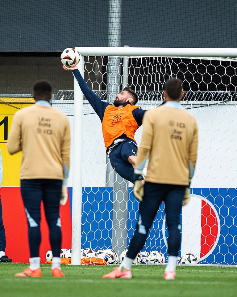 أوليفيه جيرو مهاجم منتخب فرنسا منتخب فرنسا