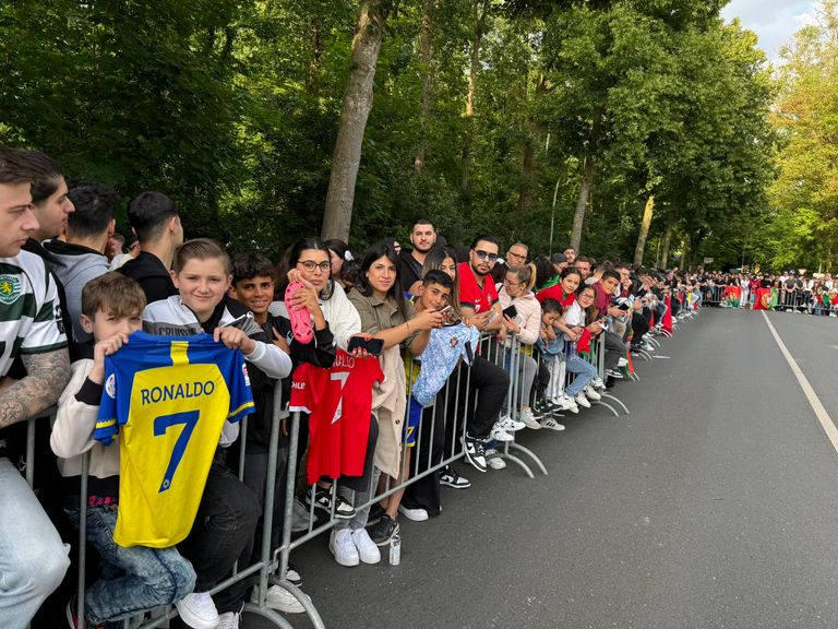 الجماهير تستقبل رونالدو