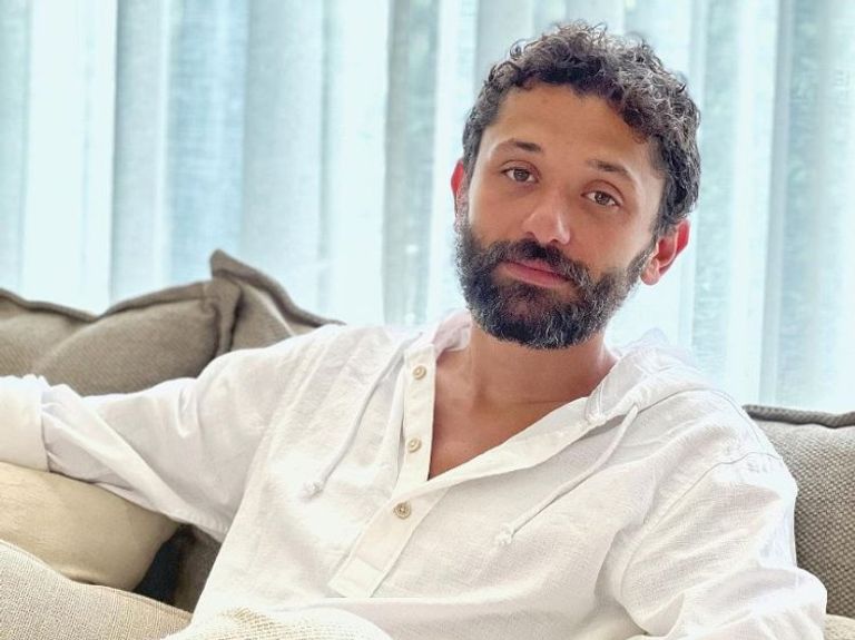 الفنان كريم محمود عبدالعزيز