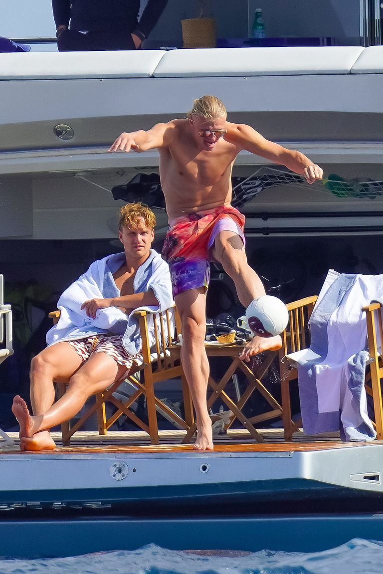 هالاند في الإجازة هالاند في الإجازة