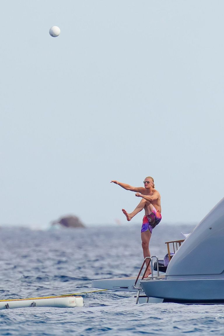 هالاند في الإجازة هالاند في الإجازة